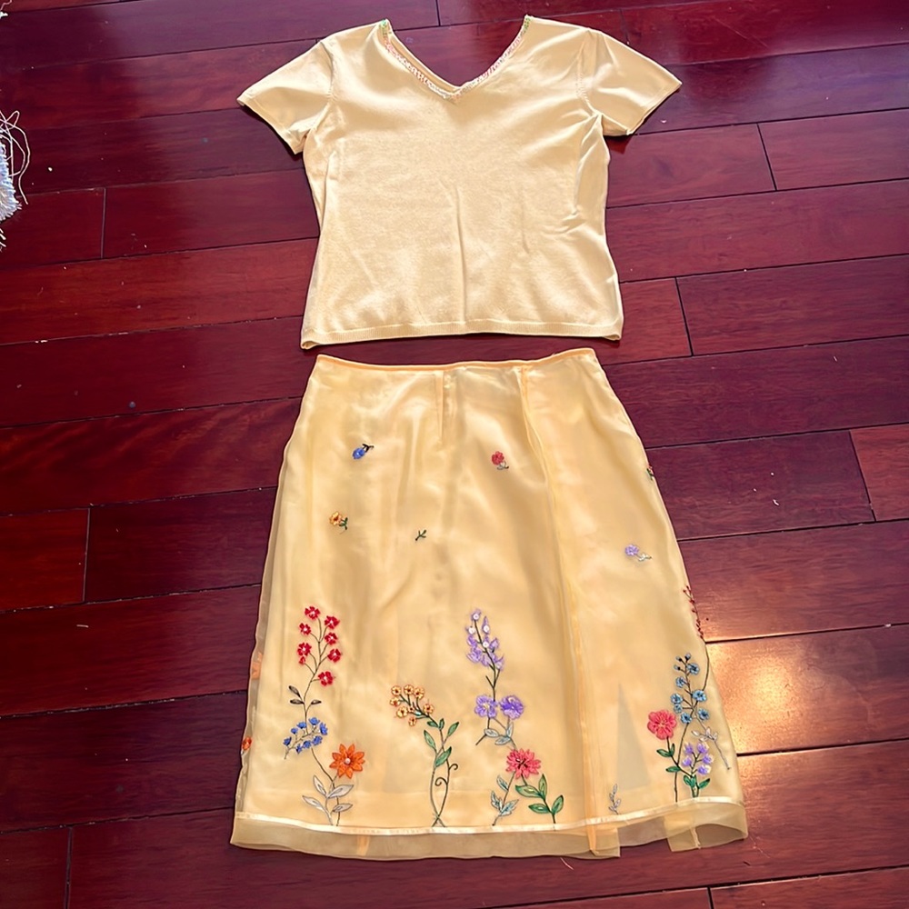 Yellow Gold  Matching Skirt/Shirt! Embroidered skirt; beaded neckline shirt!